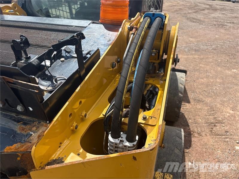 CAT 246D Chargeuse compacte