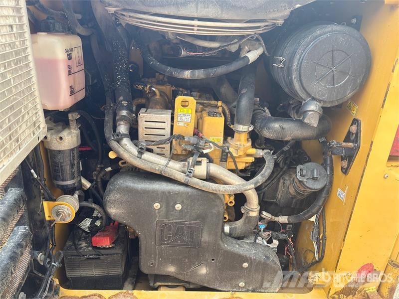 CAT 246D Chargeuse compacte