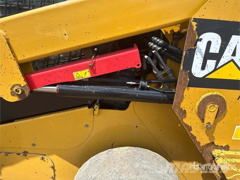 CAT 246D Chargeuse compacte