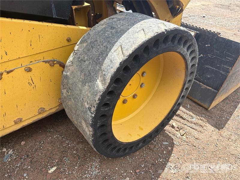 CAT 246D Chargeuse compacte