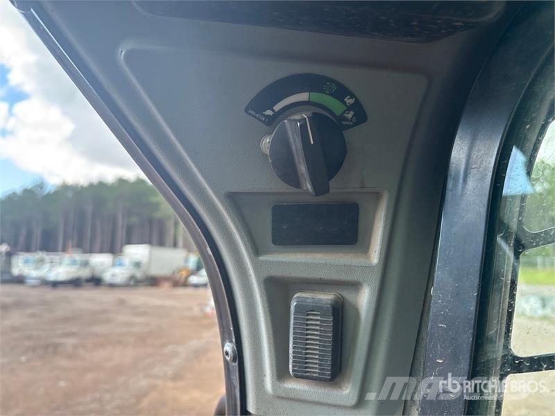 CAT 246D Chargeuse compacte