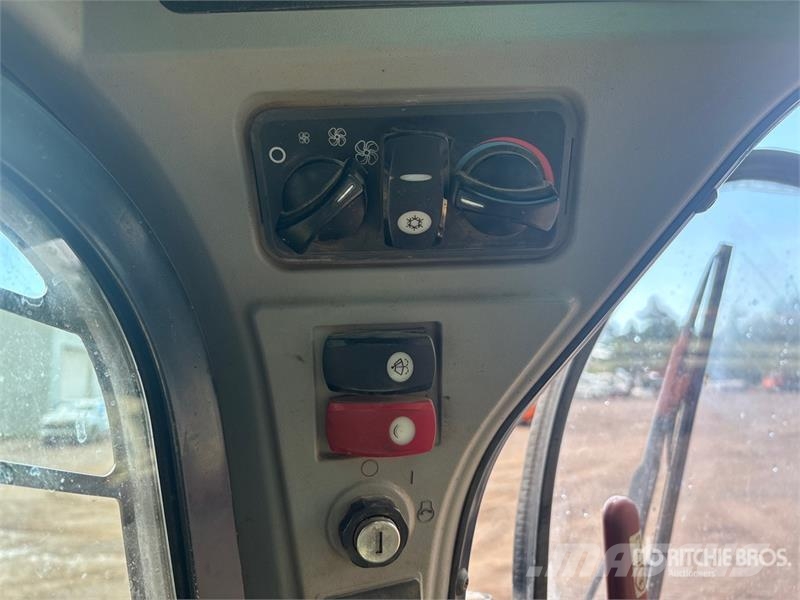 CAT 246D Chargeuse compacte