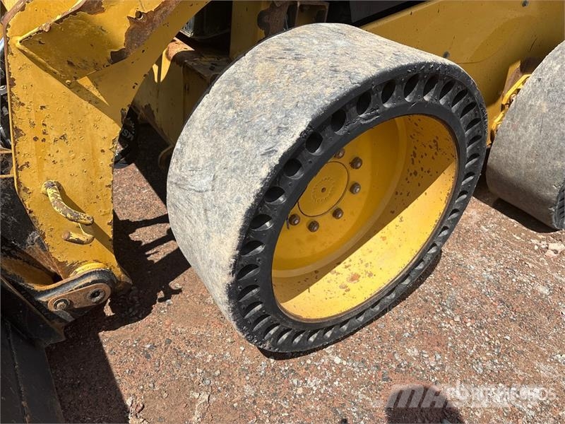 CAT 246D Chargeuse compacte