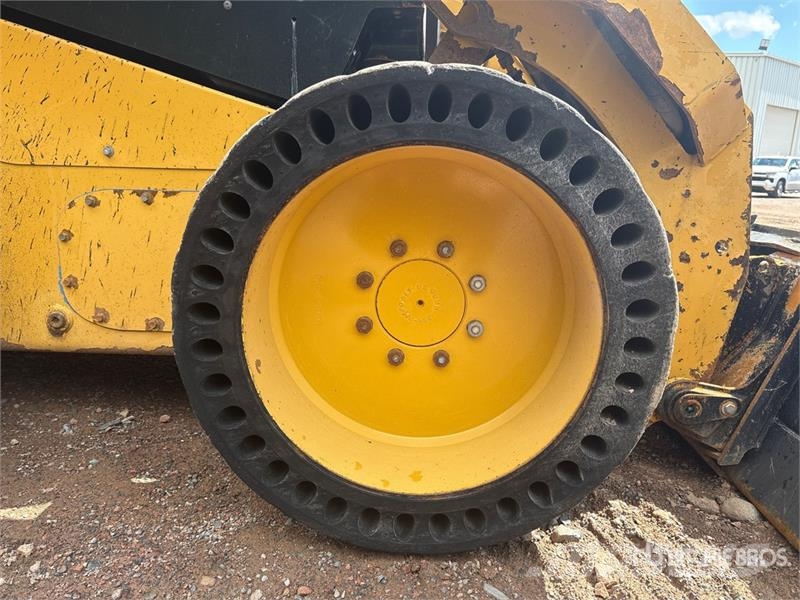 CAT 246D Chargeuse compacte
