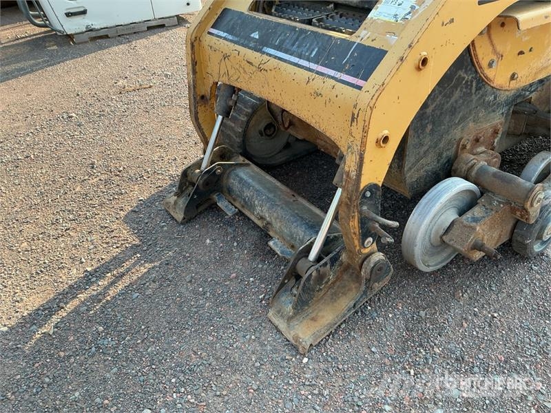 CAT 247B Kompaktrakodók