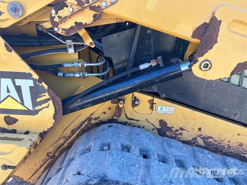 CAT 259D لوادر انزلاقية التوجيه