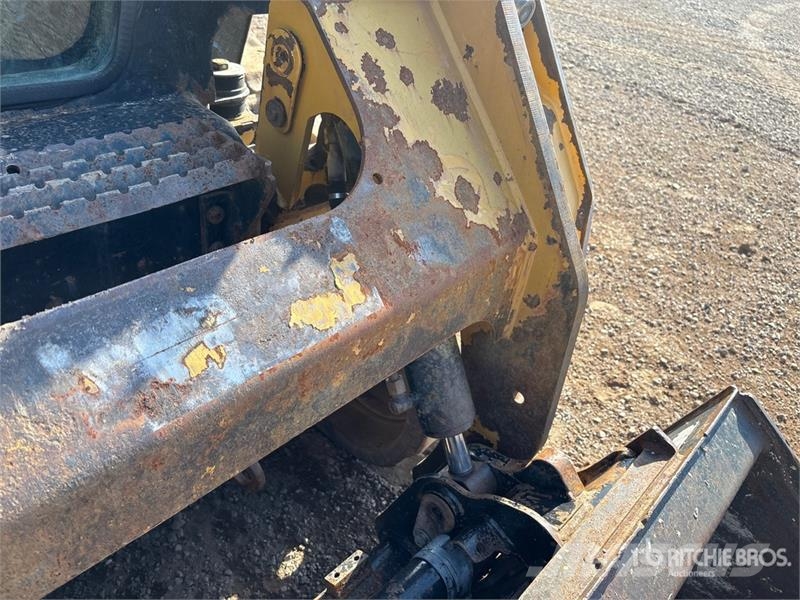 CAT 259D لوادر انزلاقية التوجيه