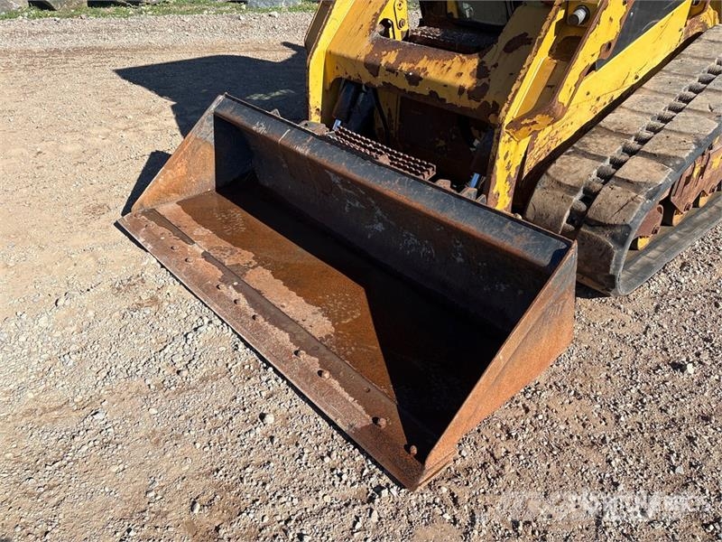 CAT 259D لوادر انزلاقية التوجيه