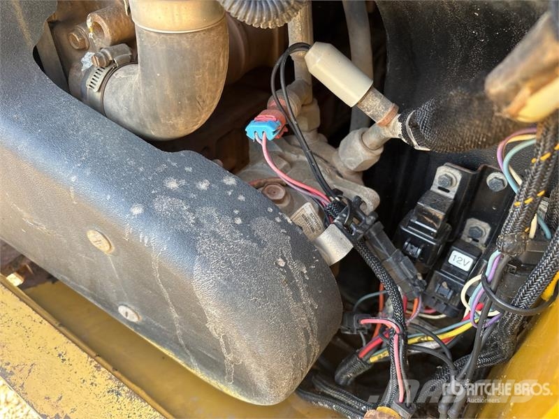 CAT 259D لوادر انزلاقية التوجيه