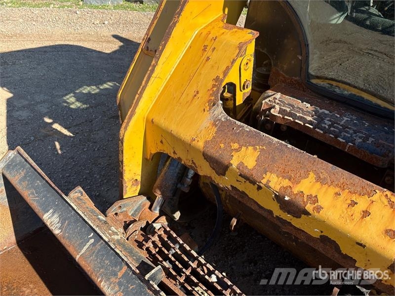 CAT 259D لوادر انزلاقية التوجيه