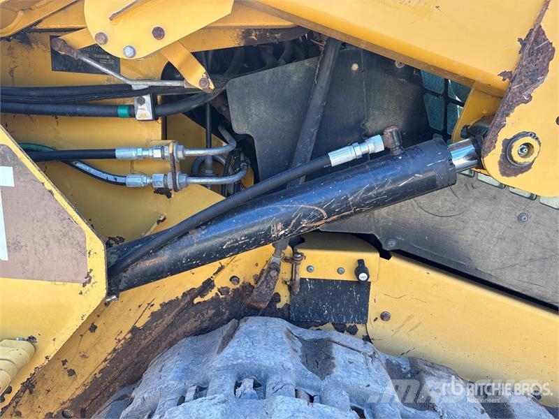 CAT 259D لوادر انزلاقية التوجيه