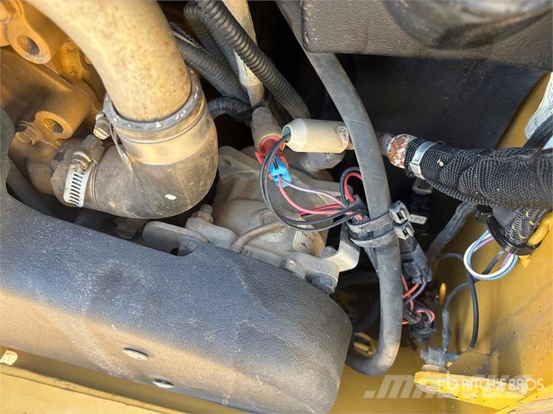 CAT 259D لوادر انزلاقية التوجيه
