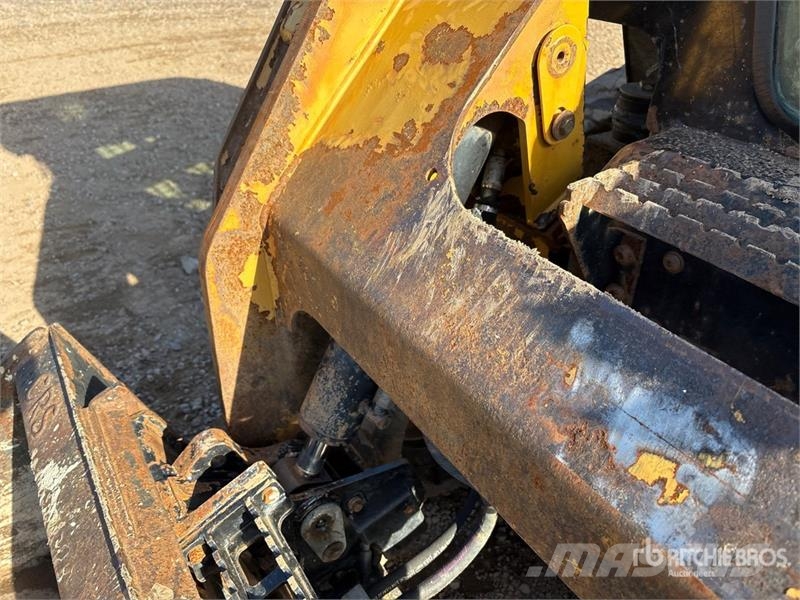 CAT 259D لوادر انزلاقية التوجيه