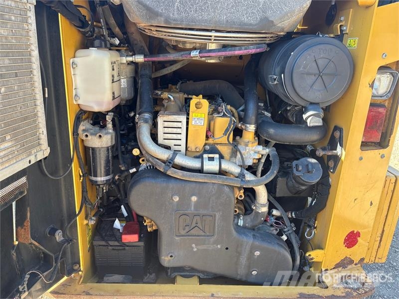 CAT 259D لوادر انزلاقية التوجيه