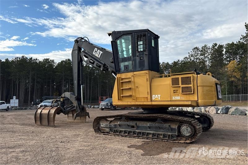 CAT 320D FM Tracked Log Loader لوادر بذراع مفصلي
