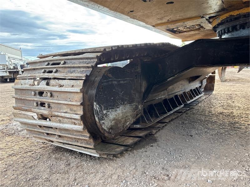 CAT 320D FM Tracked Log Loader لوادر بذراع مفصلي