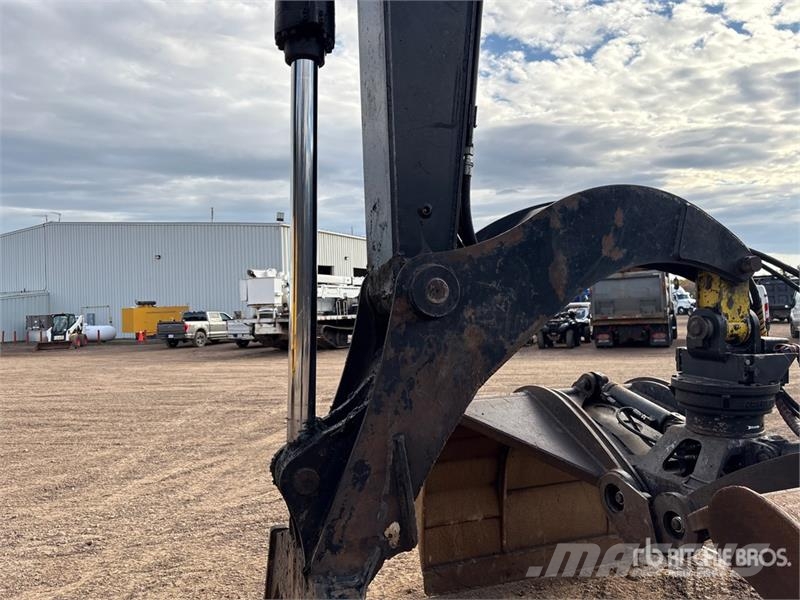 CAT 320D FM Tracked Log Loader لوادر بذراع مفصلي