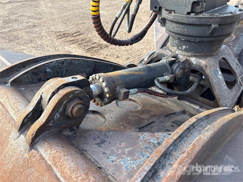 CAT 320D FM Tracked Log Loader لوادر بذراع مفصلي