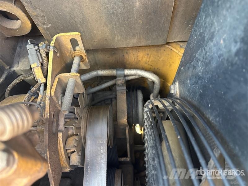 CAT 321CLcr Tracked Excavator Paletli ekskavatörler