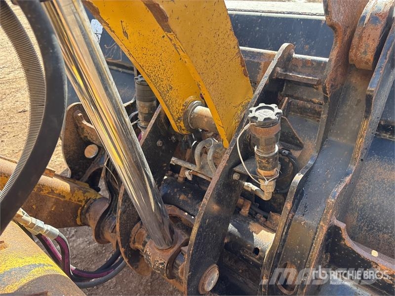 CAT 420 XE Ekskavaatorlaadurid