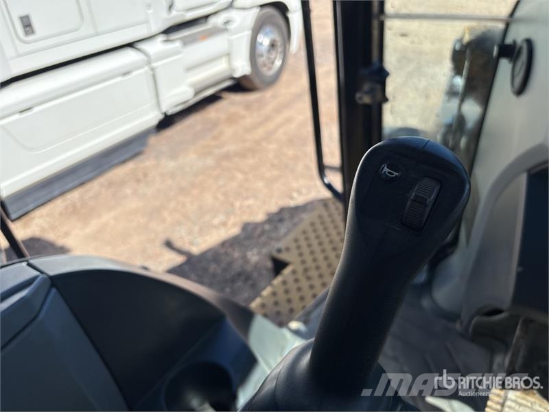 CAT 420 XE Ekskavatori-iekrāvēji