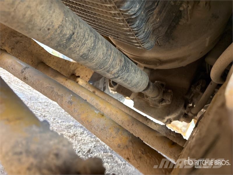 CAT 420 XE Ekskavaatorlaadurid