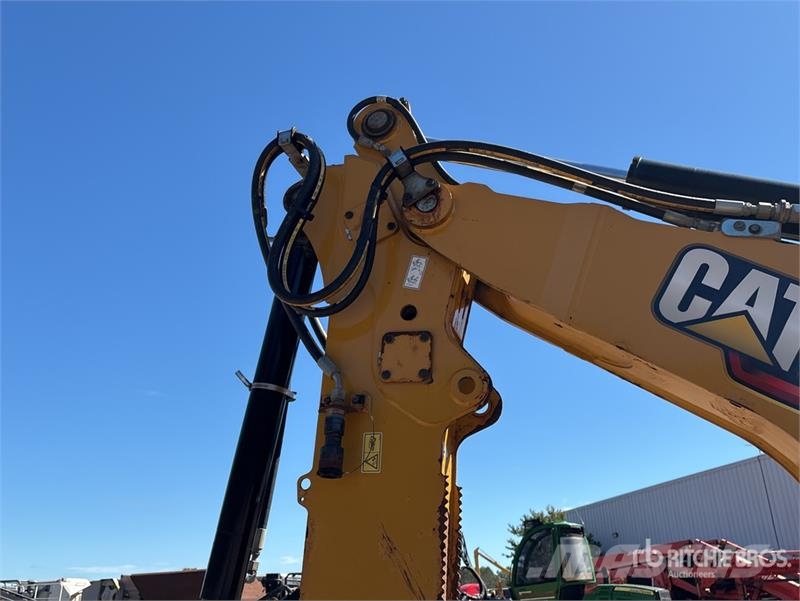 CAT 420 XE Ekskavatori-iekrāvēji