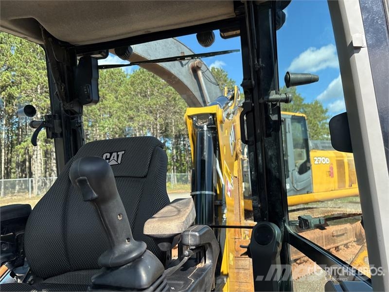 CAT 420 XE Ekskavaatorlaadurid