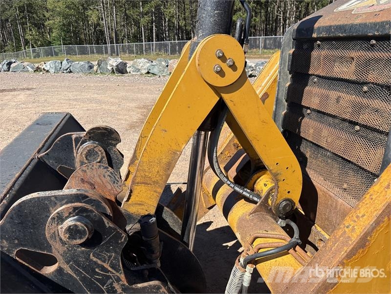 CAT 420 XE Ekskavatori-iekrāvēji