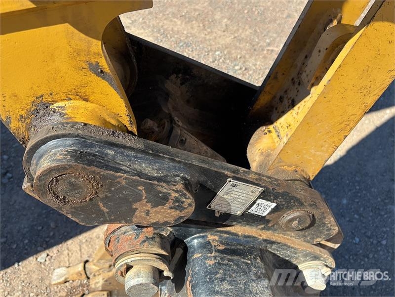 CAT 420 XE Ekskavatori-iekrāvēji