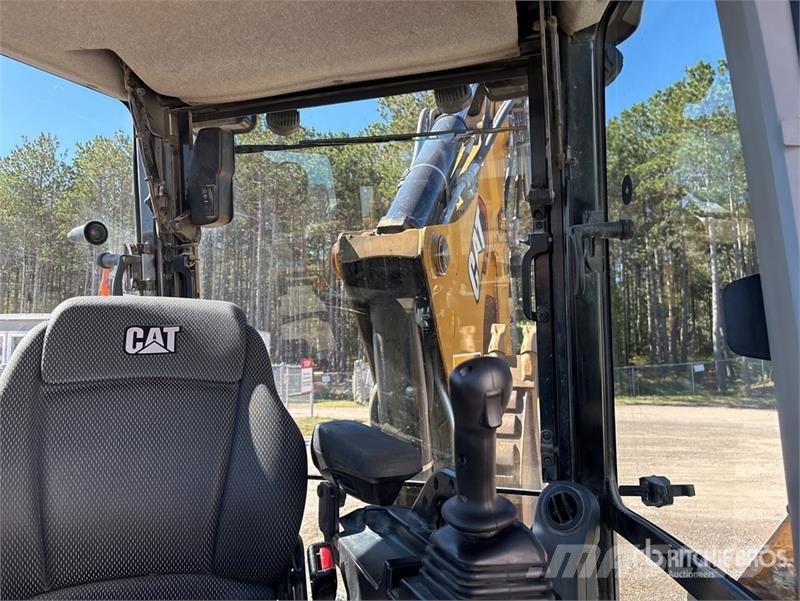 CAT 420 XE Ekskavatori-iekrāvēji