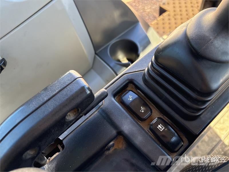 CAT 420 XE Ekskavatori-iekrāvēji