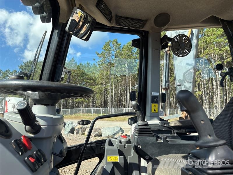 CAT 420 XE Ekskavaatorlaadurid