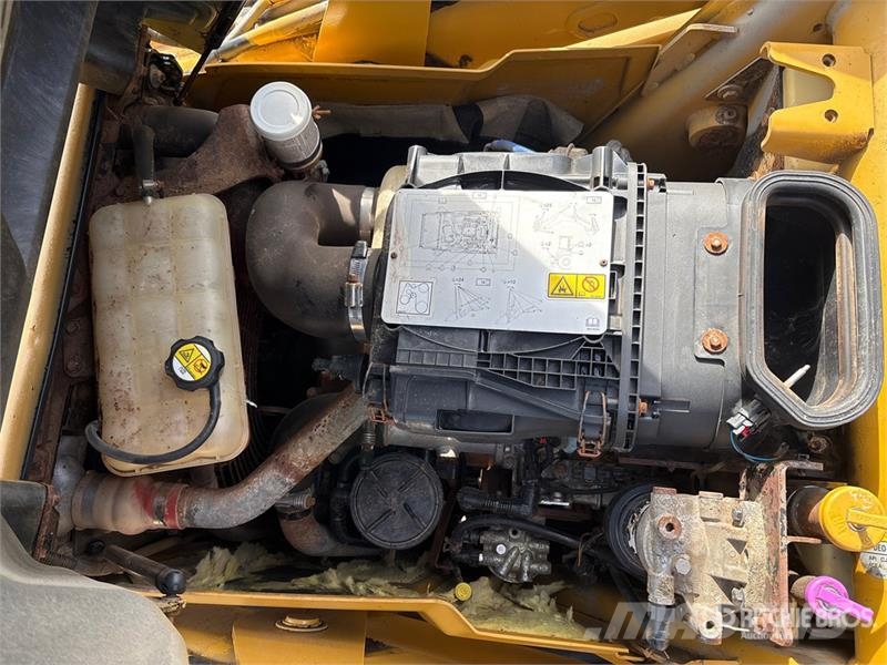 CAT 420F2 IT 4x4 Backhoe Loader Товарач със заден ексватор