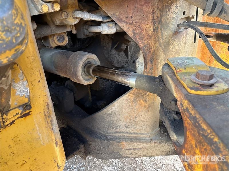 CAT 966D Kolesni nakladalci