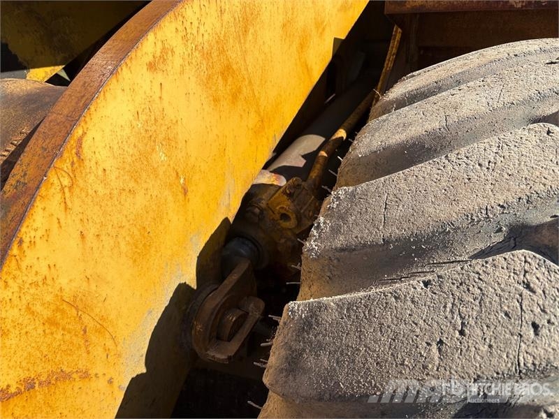 CAT 966D Kolesni nakladalci