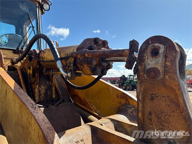 CAT 966D Kolesni nakladalci