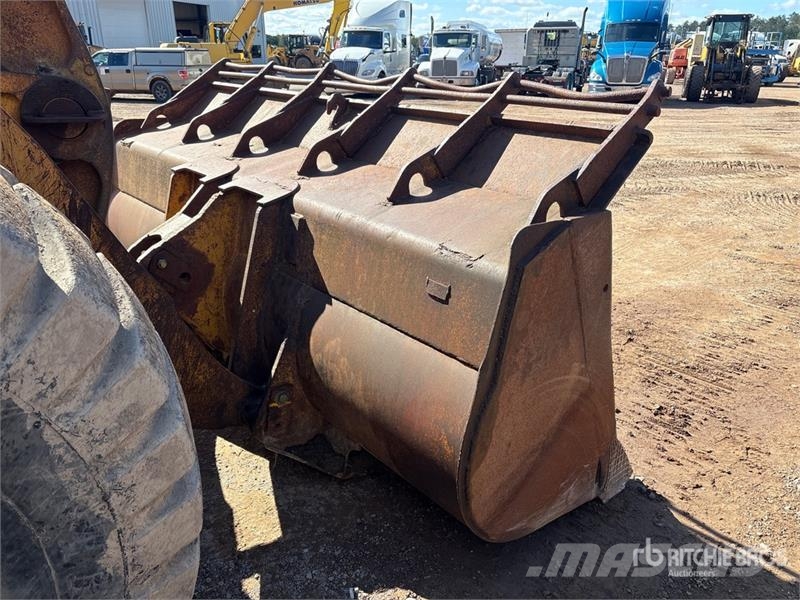 CAT 966D Kolesni nakladalci