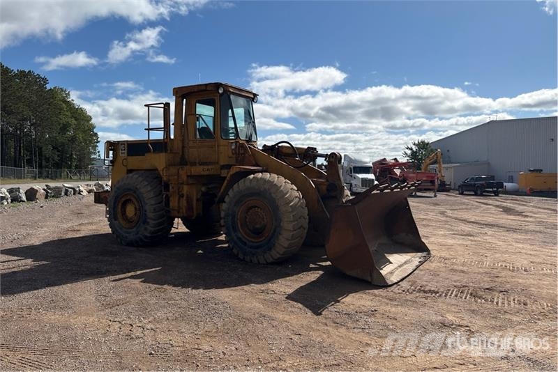 CAT 966D Kolesni nakladalci