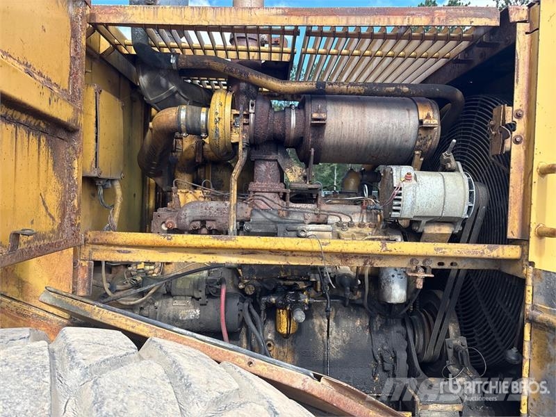 CAT 966D Kolesni nakladalci