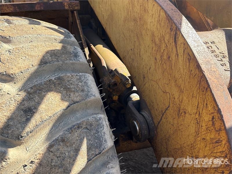 CAT 966D Kolesni nakladalci