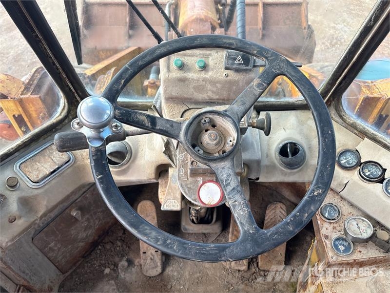 CAT 966D Kolesni nakladalci