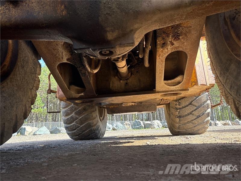 CAT 966D Kolesni nakladalci
