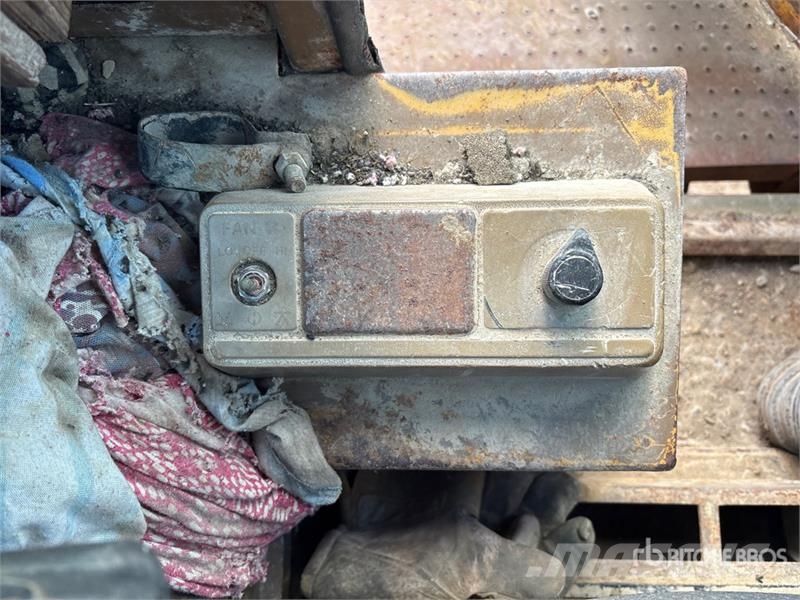CAT 966D Kolesni nakladalci