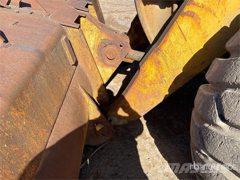 CAT 966D Kolesni nakladalci