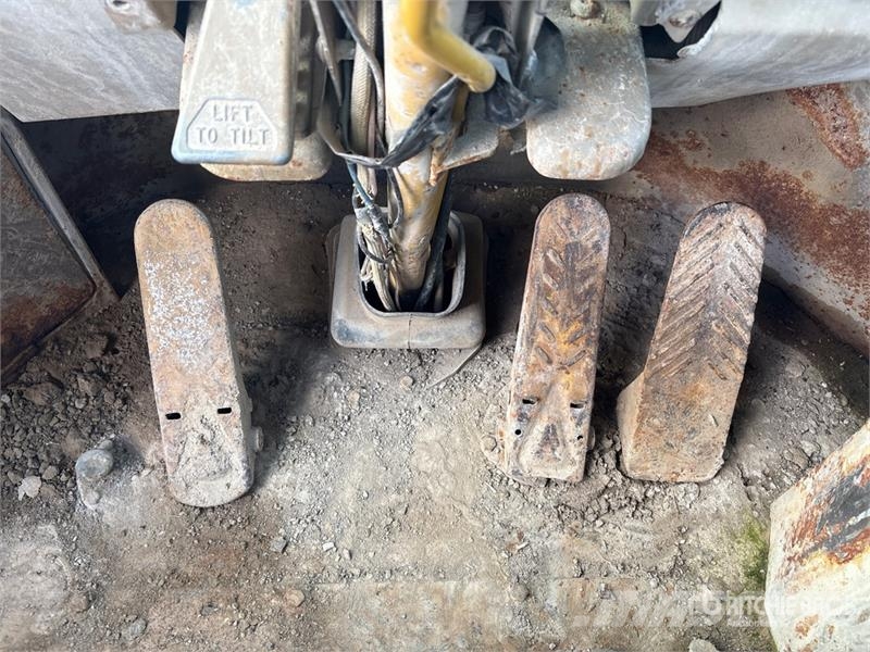 CAT 966D Kolesni nakladalci