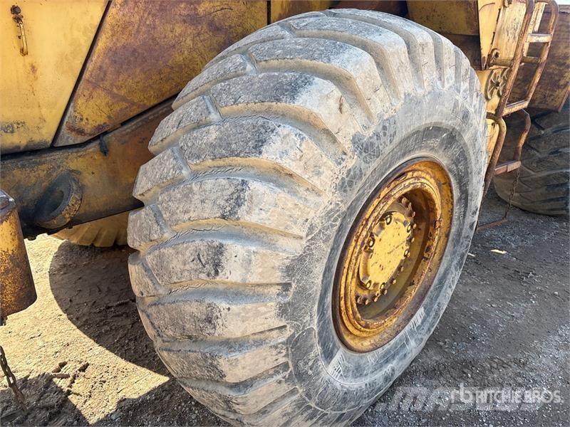CAT 966D Kolesni nakladalci