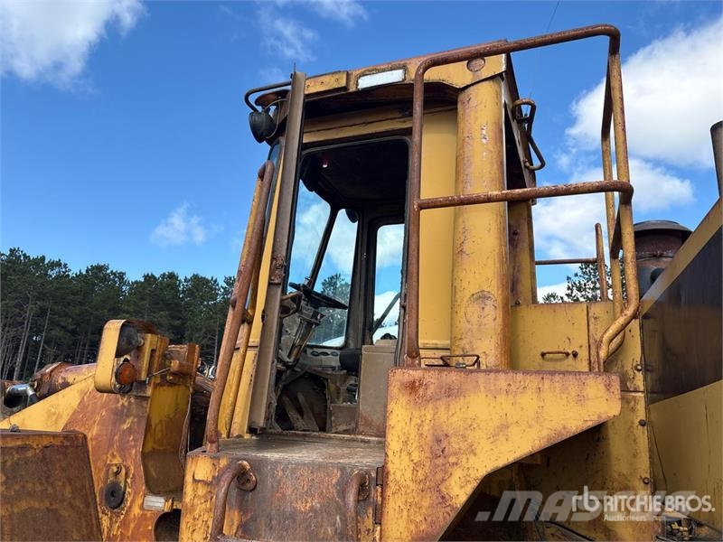 CAT 966D Kolesni nakladalci