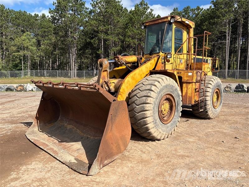 CAT 966D Kolesni nakladalci