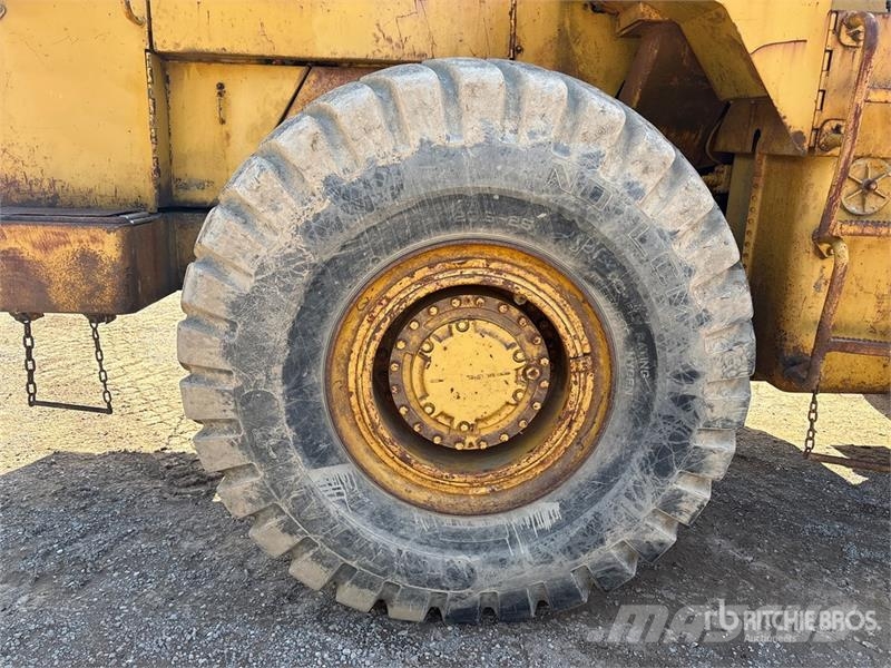 CAT 966D Kolesni nakladalci